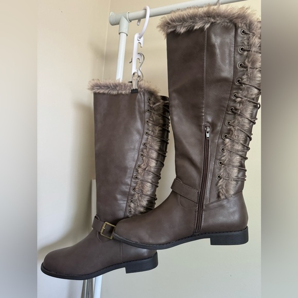 Shoes - Brown fur accent boots. Size 11